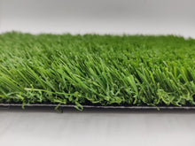 Lataa kuva Galleria-katseluun, Tämä tekonurmi on sinulle, jos haluat pihallesi kestävän tekonurmen, joka toimii usein pihapelejen ja harrastusten alustana. Prosport toimii hyvin alustaksi esimerkiksi jalkapalloon tai agilityyn.