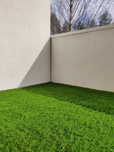 Lataa kuva Galleria-katseluun, Tekonurmi terassille