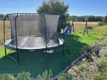 Lataa kuva Galleria-katseluun, Tekonurmipiha