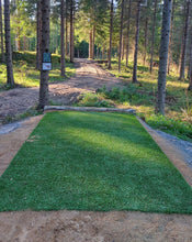 Lataa kuva Galleria-katseluun, frisbeegolf heittoalusta keinonurmi